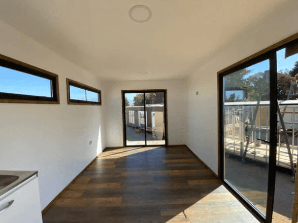 Conteneur Modulaire Noyer 6x3m – 18m²