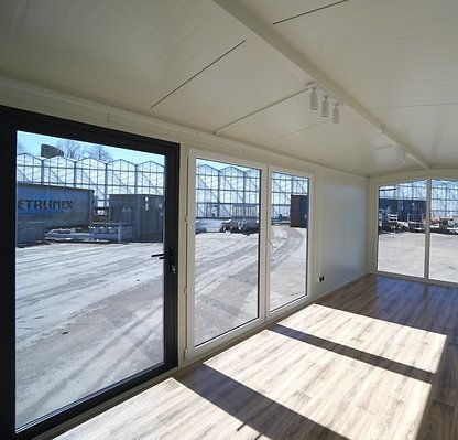 37e3c5_0c17151484e64406b040580a569ac3d2mv2.jpg Module Container Aménagé de 18 m2