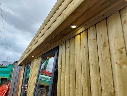 Module Container Aménagé – avec bardage en bois massif (14 m2)