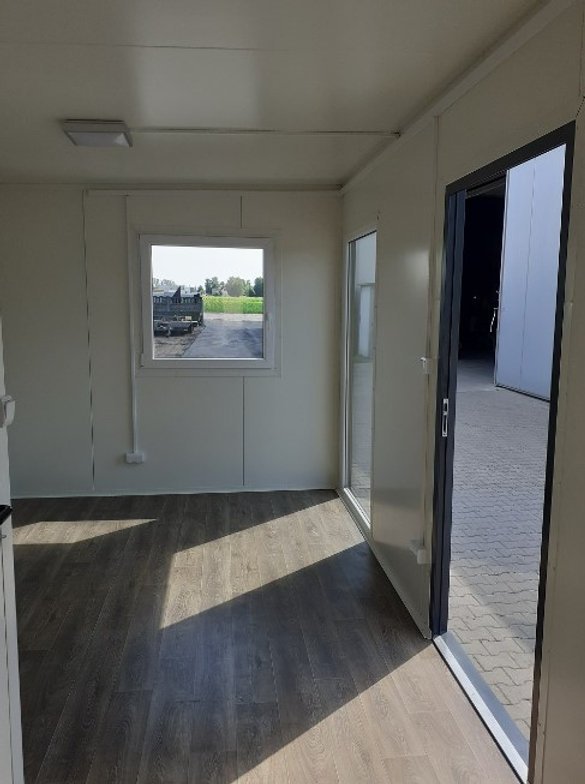 37e3c5_8c951b64a5e446c0bd8327938bfa09abmv2.jpg Module Container habitable de 17 m2