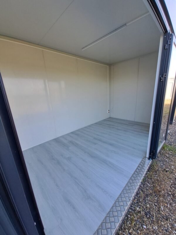 Module Préfabriqué de 13 m2 – Bardage Bois, Toit Plat + Façade Vitrée