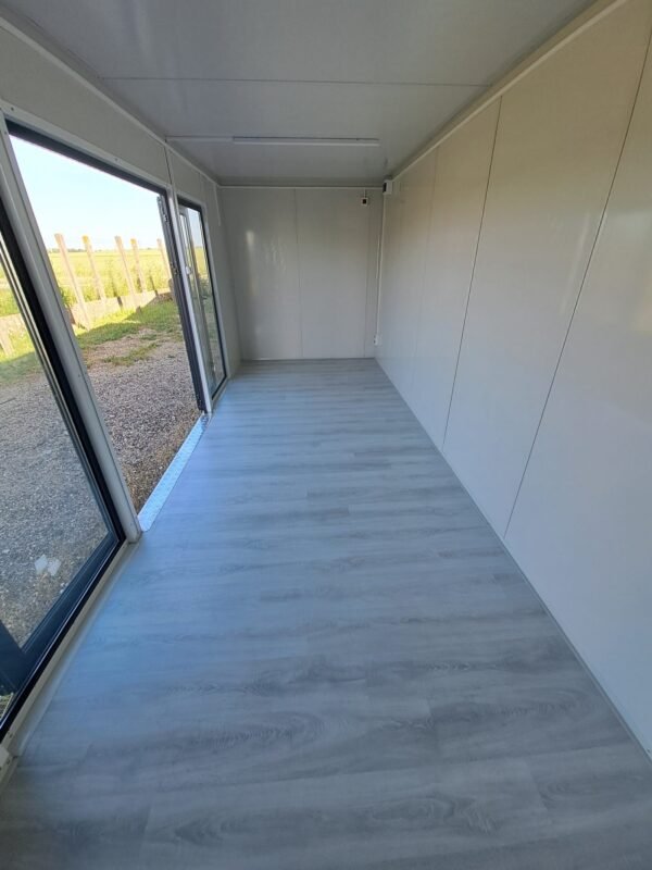 Module Préfabriqué de 13 m2 – Bardage Bois, Toit Plat + Façade Vitrée