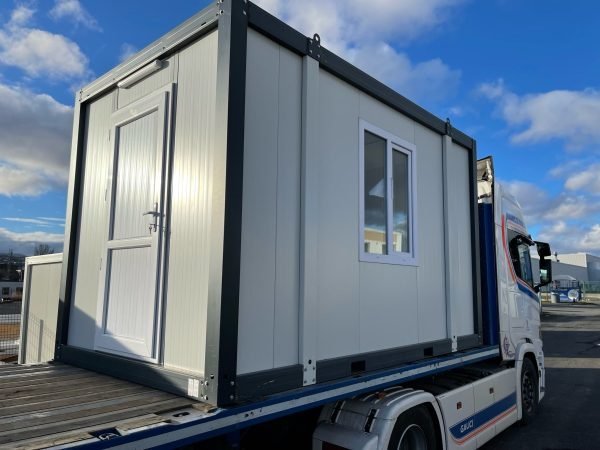 Baraque-de-chantier-10m²-ADC-Module-600x450-1.jpeg Module Préfabriqué 10 m²